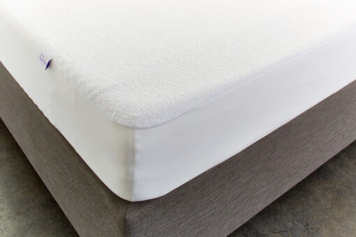 mattress-protector-cotton-terry_on-mattress-corner